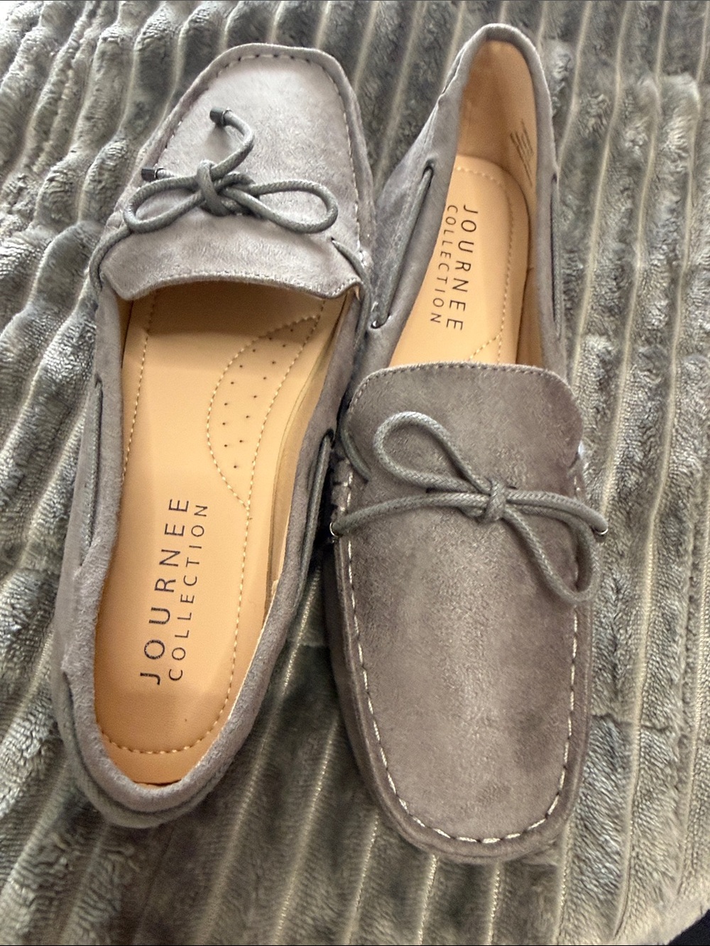 Journee Collection Mocacin with laces - Picture 5 of 8